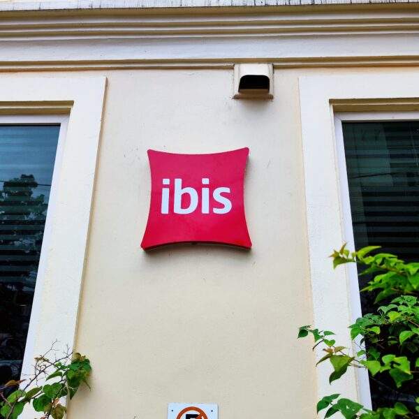 ປ້າຍກ່ອງໄຟບໍລິສັດ ibis - Image 5