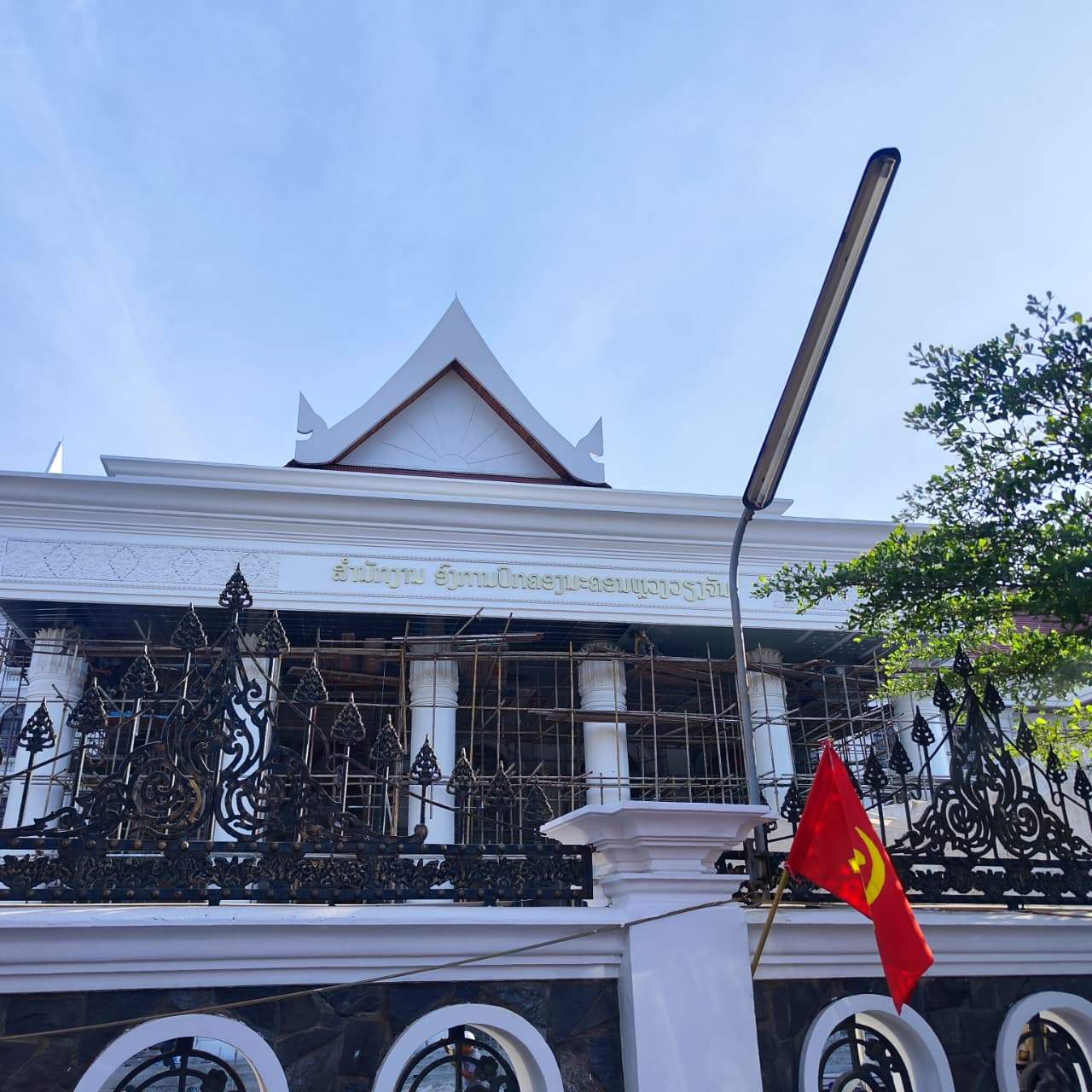 ປ້າຍສະເເຕນເລດສີທອງ - Image 2