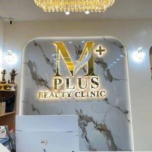 ປ້າຍໜັງສືໄຟ ຄລີນິກ M Plus